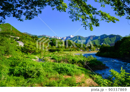 （群馬県）初夏の谷川連峰と新緑・水上八景 90337869