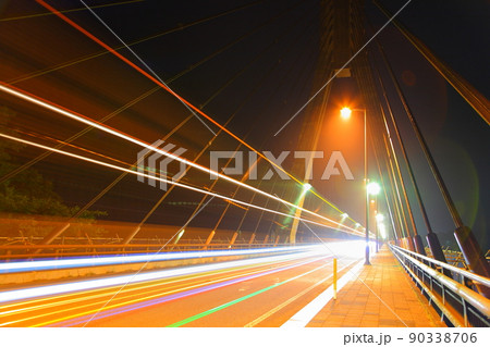 橋の車の光跡(大分県佐伯市) 橋の車の光跡(大分県佐伯市) 90338706