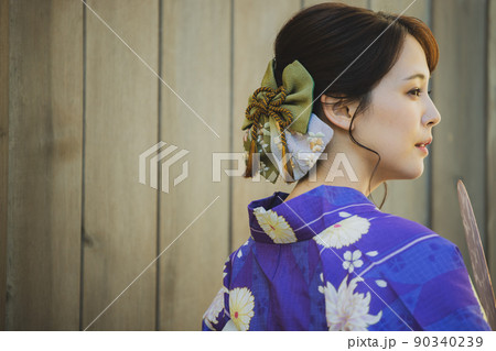 浴衣の女性　 90340239