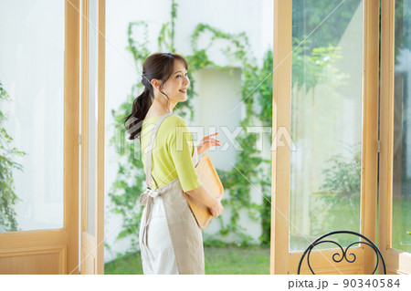 カフェ店員 カフェ店員 90340584