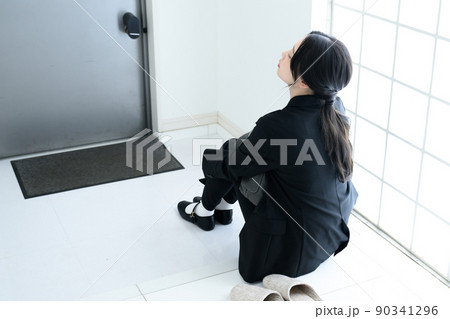 もう仕事行きたくなくなっちゃった女性 90341296