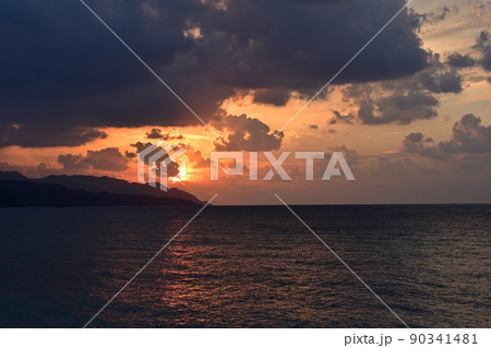 大浜海浜公園の夕日 90341481
