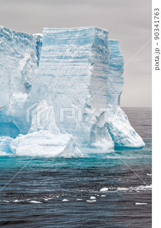 Antartica - Tabular Iceberg in Bransfield Strait Antartica - Tabular Iceberg in Bransfield Strait 90341763