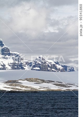 Cruising in Antarctica - Fairytale landscape Cruising in Antarctica - Fairytale landscape 90341860
