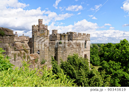 Medieval Warwick Castle in Warwickshire - England Medieval Warwick Castle in Warwickshire - England 90343619