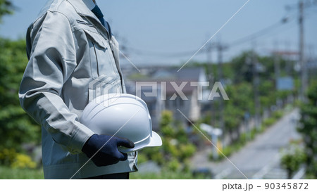 作業服にネクタイの男性|建設業イメージ 作業服にネクタイの男性|建設業イメージ 90345872