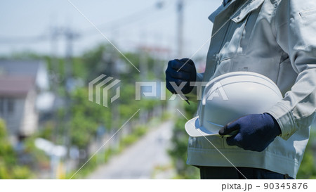 作業服の男性|建設業イメージ 作業服の男性|建設業イメージ 90345876
