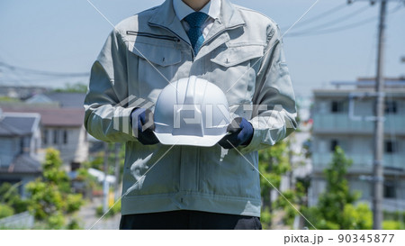 作業服にネクタイの男性｜建設業イメージ 90345877