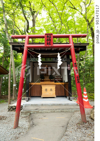 山梨県富士吉田市にある新屋山神社(金運神社)の本宮 山梨県富士吉田市にある新屋山神社(金運神社)の本宮 90347017