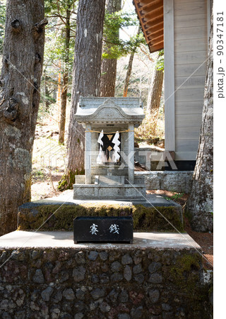 山梨県富士吉田市にある新屋山神社（金運神社）の奥宮 90347181
