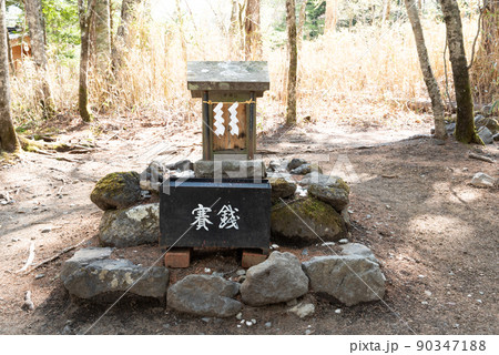 山梨県富士吉田市にある新屋山神社(金運神社)の奥宮 山梨県富士吉田市にある新屋山神社(金運神社)の奥宮 90347188