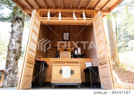 山梨県富士吉田市にある新屋山神社(金運神社)の奥宮 山梨県富士吉田市にある新屋山神社(金運神社)の奥宮 90347197