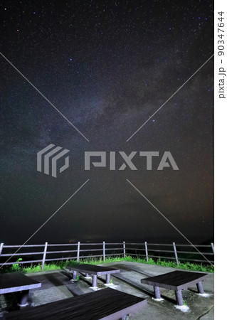 沖縄・石垣島　玉取崎展望台の星空 90347644