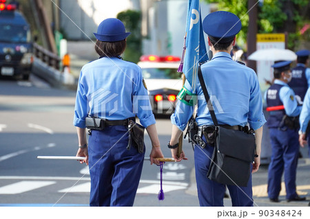 警視庁機動隊 女性警察官 大隊長と伝令 警視 指揮棒の写真素材 [90348424] - PIXTA