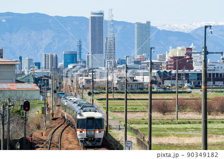 【高山本線】長森駅に入線するひだ号 90349182