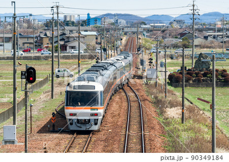 【高山本線】長森駅を通過するひだ号 90349184
