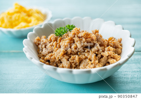 鶏そぼろ 90350847