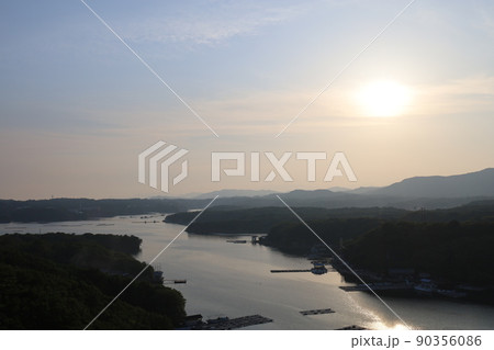 英虞湾と太陽 90356086