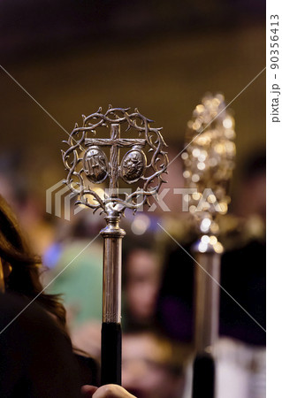 Symbolic metallic Catholic Cross rounded with thorns 90356413