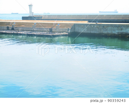 明石海峡を航行する船舶 【横構図】 90359243