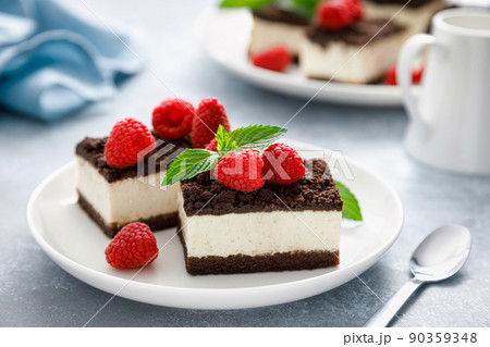Chocolate cube cake, sliced brownie cheesecake with fresh raspberry 90359348