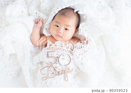 生後50日の元気な赤ちゃん レース 鍵編み カメラ目線 文字あり 生後50日の元気な赤ちゃん レース 鍵編み カメラ目線 文字あり 90359523