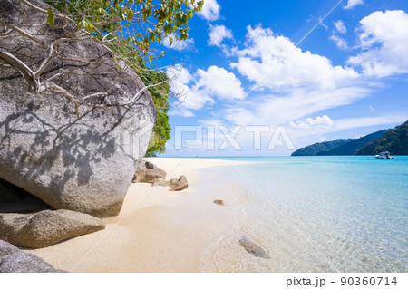 beautiful clear water at Surin island 90360714
