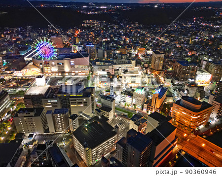 鹿児島市の甲突川から中央駅付近の夜景空撮 鹿児島市の甲突川から中央駅付近の夜景空撮 90360946