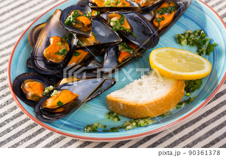 Mussels with herbs on plate Mussels with herbs on plate 90361378