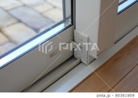 吐き出し窓の鍵 90361909