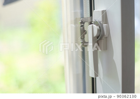 吐き出し窓の鍵 90362130