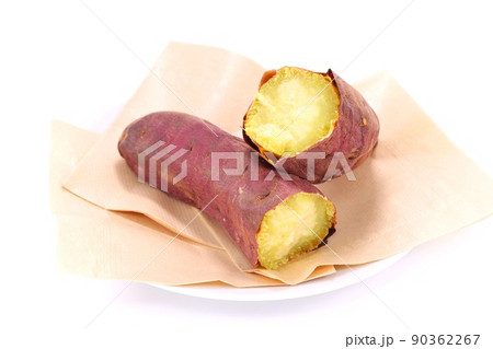 紅優甘 べにゆうか 茨城県産 紅はるか 焼き芋 2つに折った断面 紅優甘 べにゆうか 茨城県産 紅はるか 焼き芋 2つに折った断面 90362267