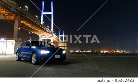 夜のベイブリッジと車 夜のベイブリッジと車 90362432
