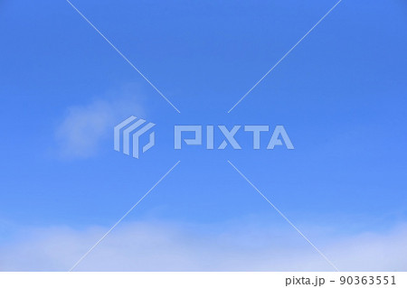 空と雲の背景 空と雲の背景 90363551