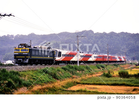 @北陸本線 出品 1998年 北陸本線を行くEF8144スーパーエクスプレスレインボー の写真