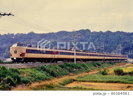 1998年 北陸本線を走る485系L特急しらさぎ10両の写真素材 [90364061