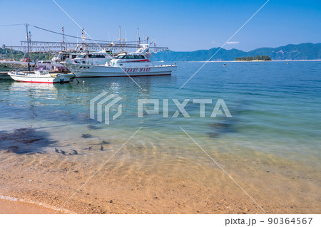 《福井県》水島をのぞむ港・色浜港 90364567