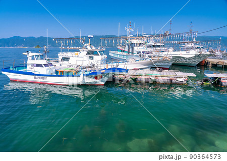 《福井県》水島をのぞむ港・色浜港 《福井県》水島をのぞむ港・色浜港 90364573
