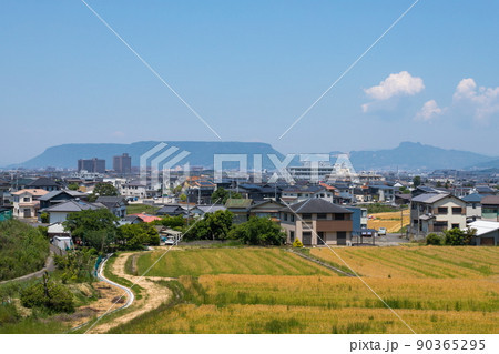 仏生山から屋島方面を望む風景 (香川県高松市) 仏生山から屋島方面を望む風景 (香川県高松市) 90365295