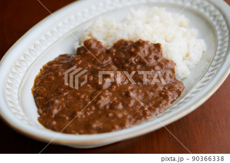 銘柄豚を使ったまろやかなキーマカレー 90366338
