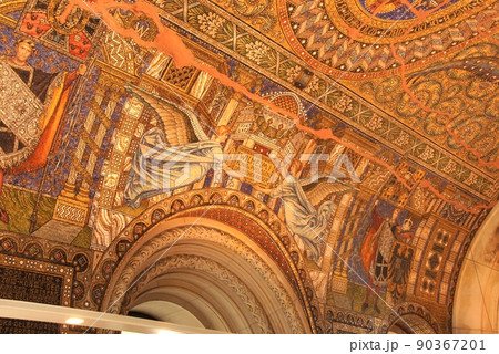 旧カイザー・ヴィルムヘルム教会の「ヴィルヘルム1世への献呈板」 90367201