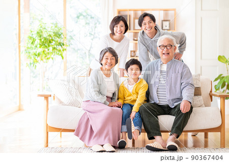 三世代家族 90367404
