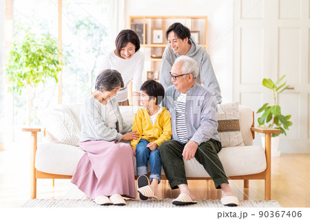 三世代家族 90367406