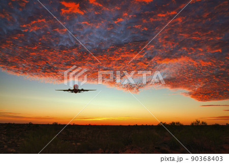 マウントオルガの美しい夕景 90368403