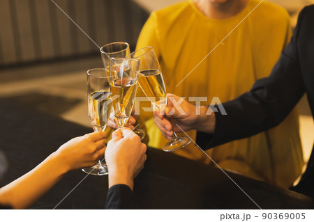 飲み会 パーティ 乾杯 飲み会 パーティ 乾杯 90369005