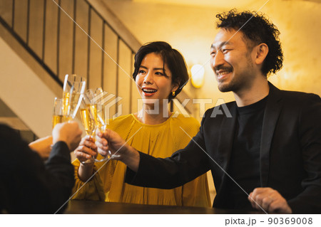 飲み会 パーティ 乾杯 飲み会 パーティ 乾杯 90369008