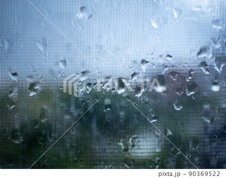 外は雨の窓 外は雨の窓 90369522