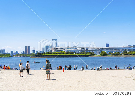 【東京都】お台場から見るレインボーブリッジ 90370292