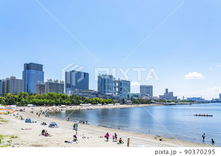 【東京都】晴天に恵まれたお台場海浜公園の風景 90370295
