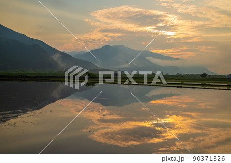 福井県　早朝・永平寺町の風景 90371326